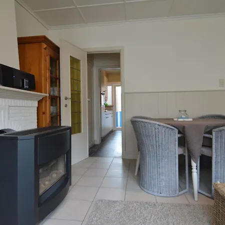Comfortable In The Town Centre Within Walking Distance Of The Ocean *
