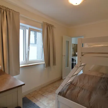 Lägenhet Comfortable In The Town Centre Within Walking Distance Of The Ocean